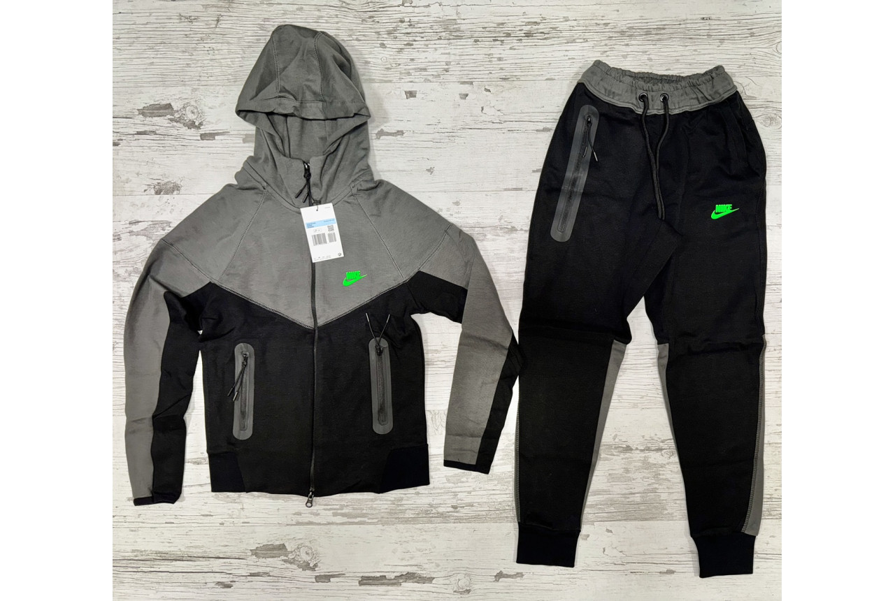 8413 Детски екип Tech Fleece черно тъмно сиво